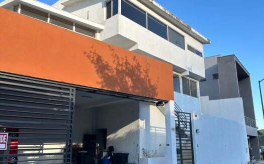 Casa en Venta Sierra Alta, Oportunidad!!